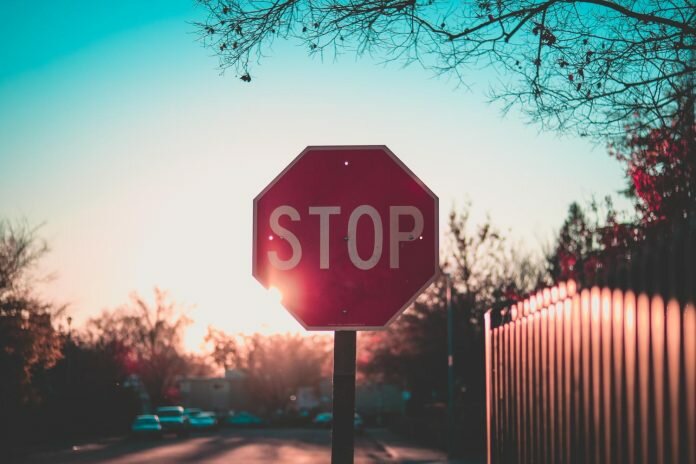 stop sign photo by Anwaar Ali